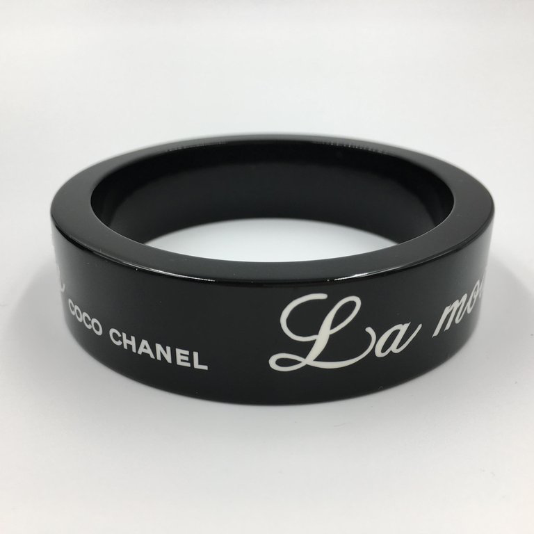 CHANEL metal CC Bangle bracelet – Brand Off Hong Kong Online Store